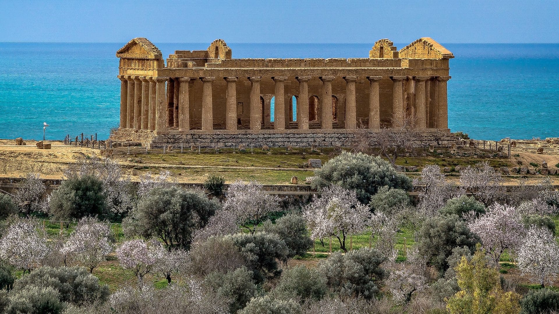 Tempio della Concordia nella Valle dei Templi di Agrigento